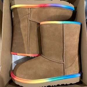 Brand New in Box UGG Classic Short II Rainbow Chestnut size 13 little girls